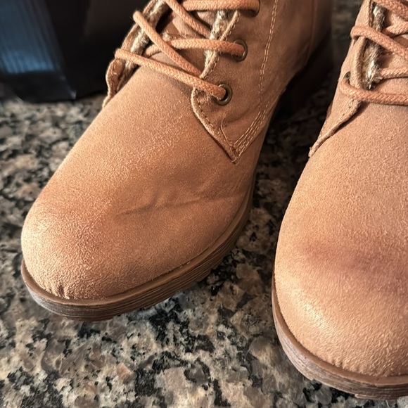 Rock & Candy Tavin ran lace boot NIB 8 - Picture 3 of 10